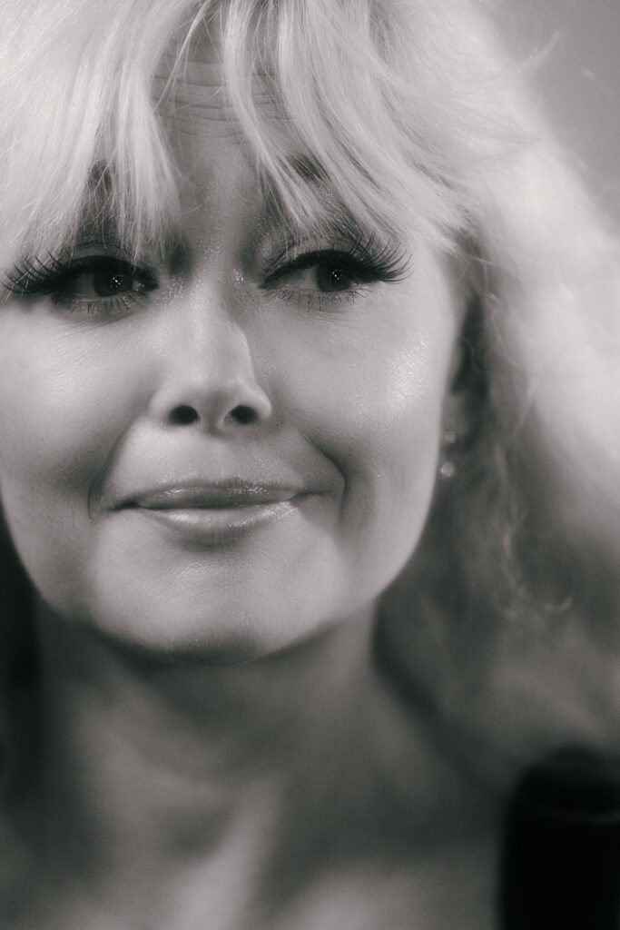 Amber - Lune & Co Studio - BW-2478